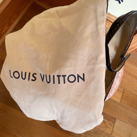 authentic LOUIS VUITTON DAMIER EBENE PATTERN PATENT LEATHER PUMPS - Picture 5 of 7